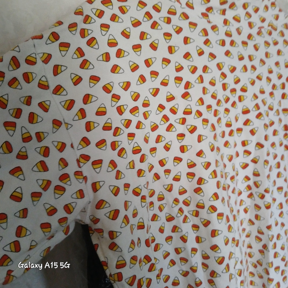 🍬🌽 Candy Corn Turtleneck 🍬🌽 - Picture 3 of 7